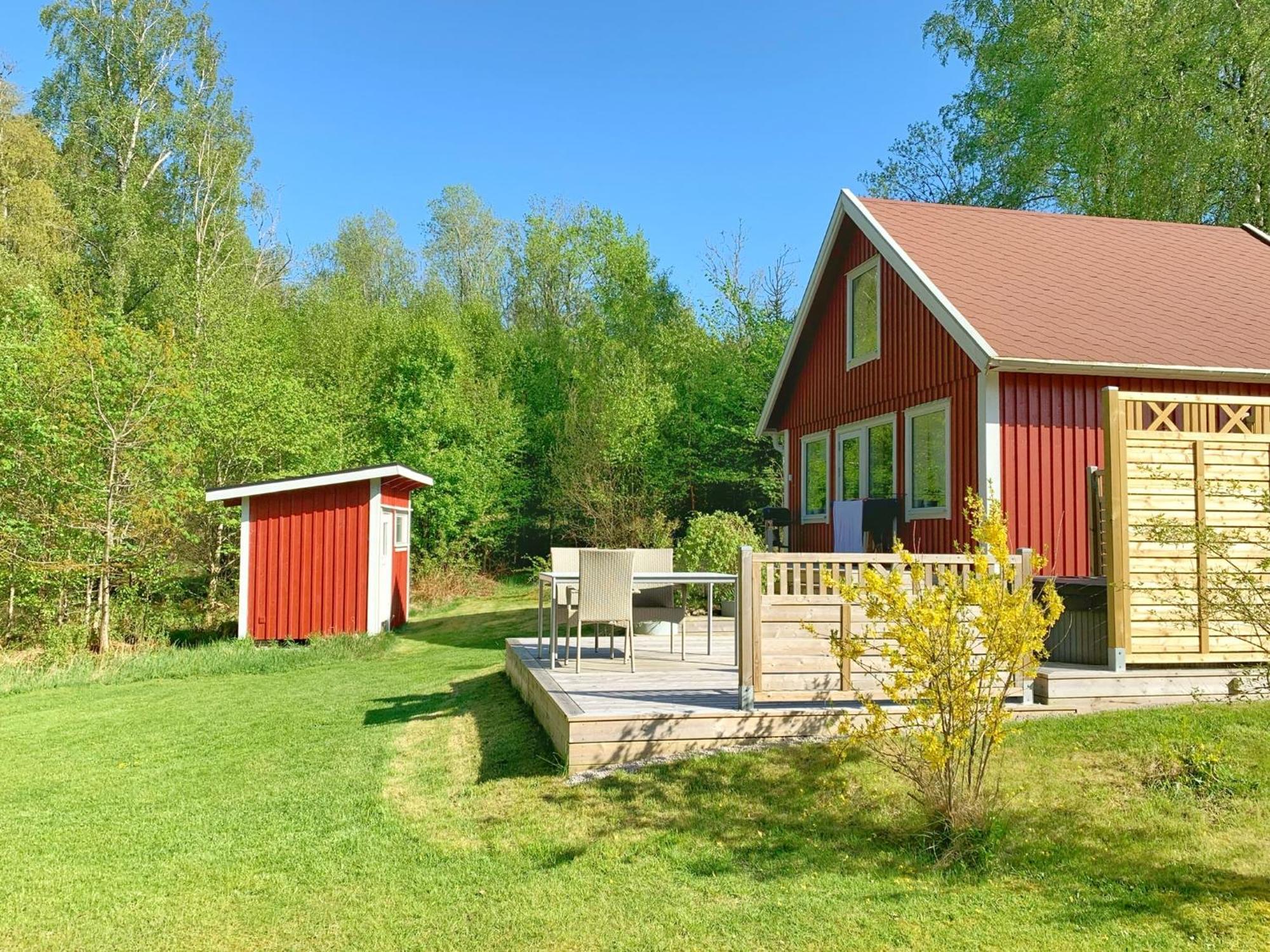 The Blomsholm Cabin - Load Your Electric Car Stromstad Exterior photo